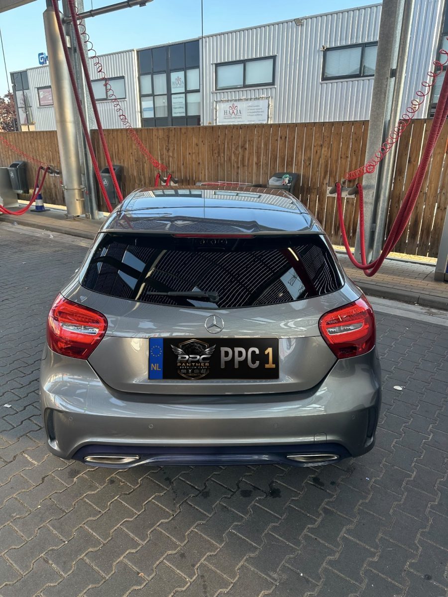 Showroomklaar afgeleverde auto met PPC kentekenplaat