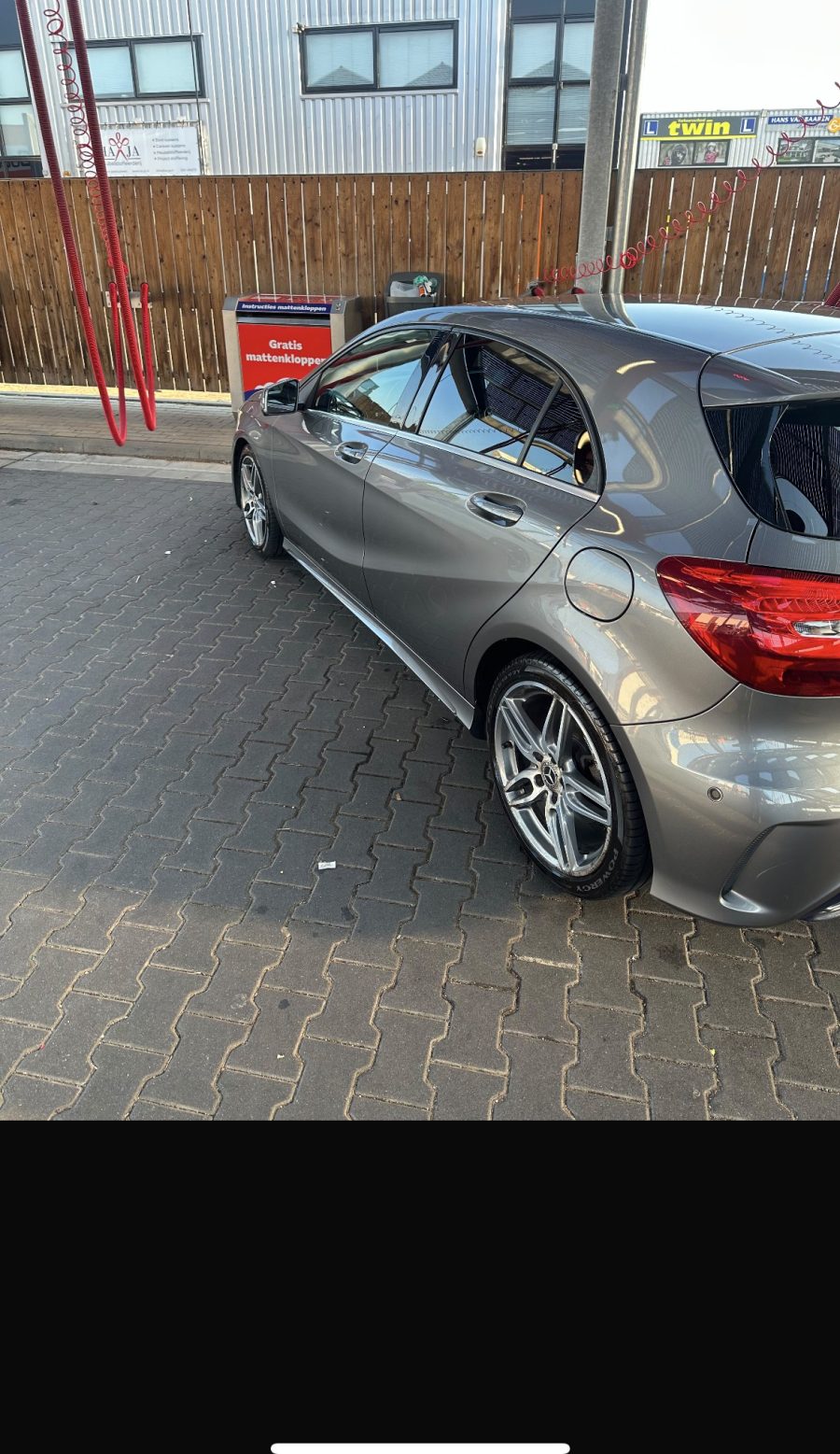 Glanzende lak na exterieur detailing